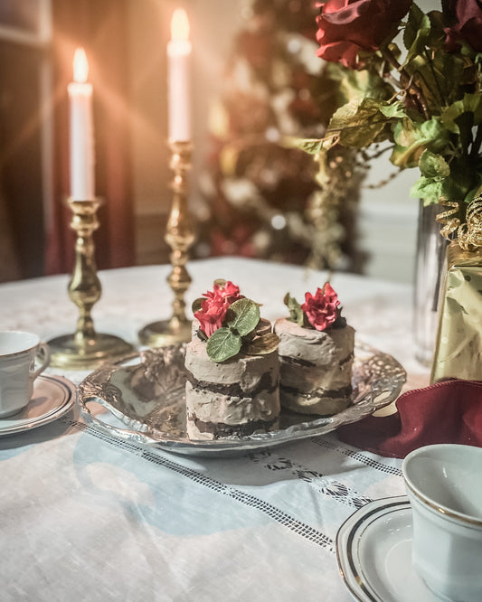 Cute and Easy Christmas Tablescape Ideas When You Need a Hand