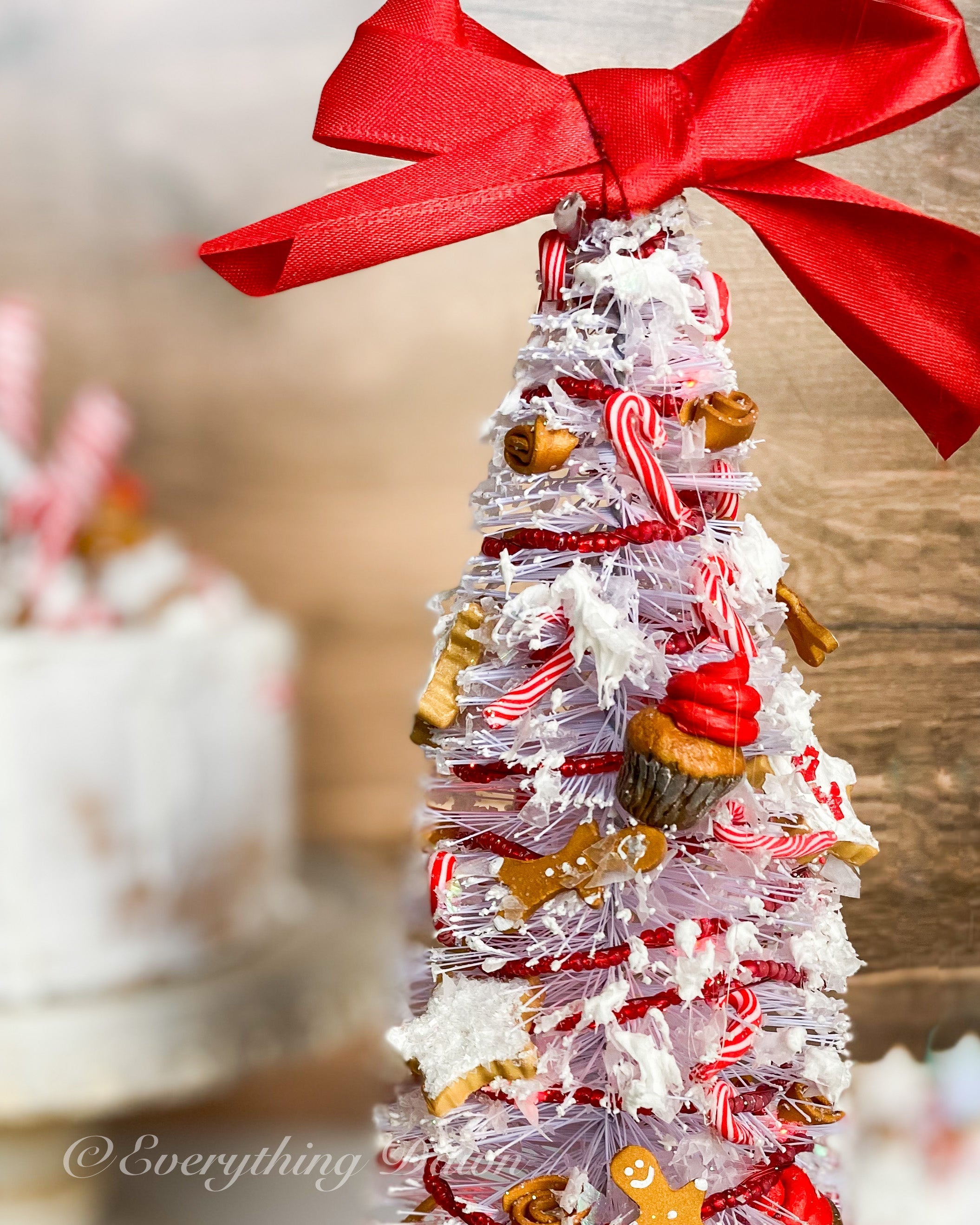 Candy Lane Gingerbread 12 inch Christmas Tree – Everything Dawn